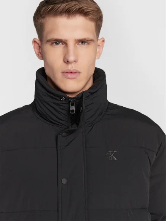 CALVIN KLEIN JEANS Geacă din puf J30J321915 Negru