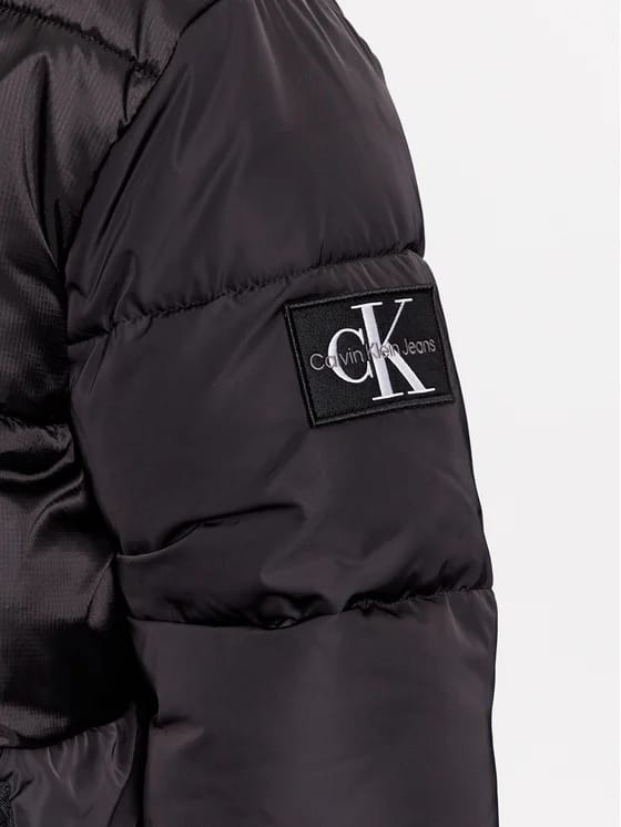 CALVIN KLEIN JEANS Geacă din puf J30J323707 Negru