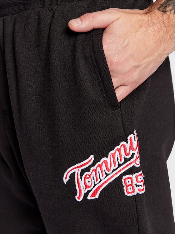 TOMMY JEANS Pantaloni de trening DM0DM15807 Negru