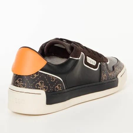 GUESS Sneakers Essentials