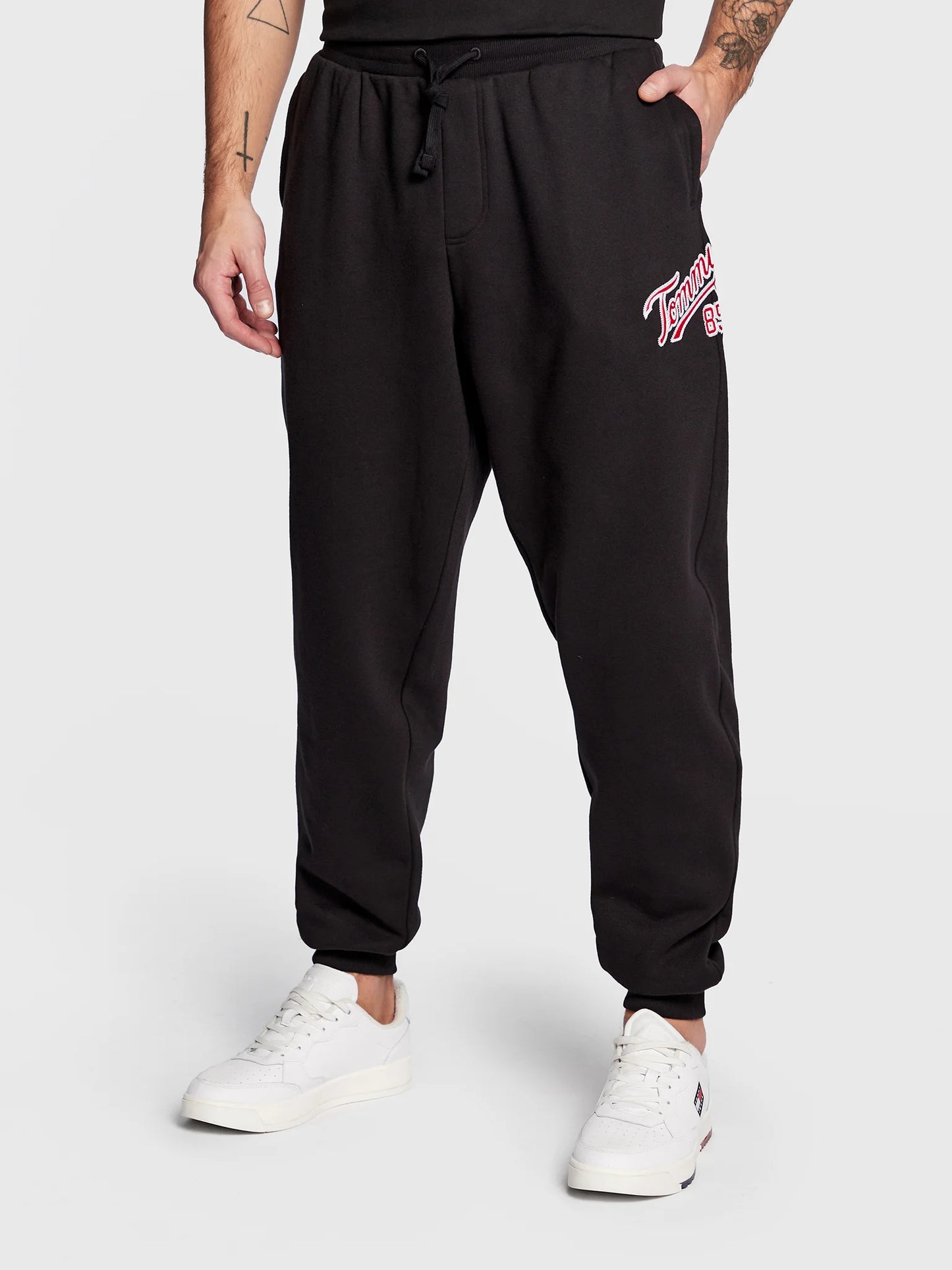 TOMMY JEANS Pantaloni de trening DM0DM15807 Negru
